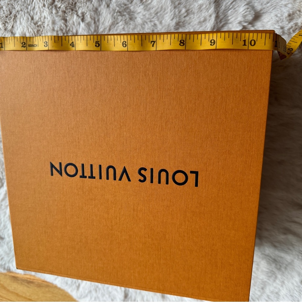 Authentic Louis Vuitton Box Medium - image 8